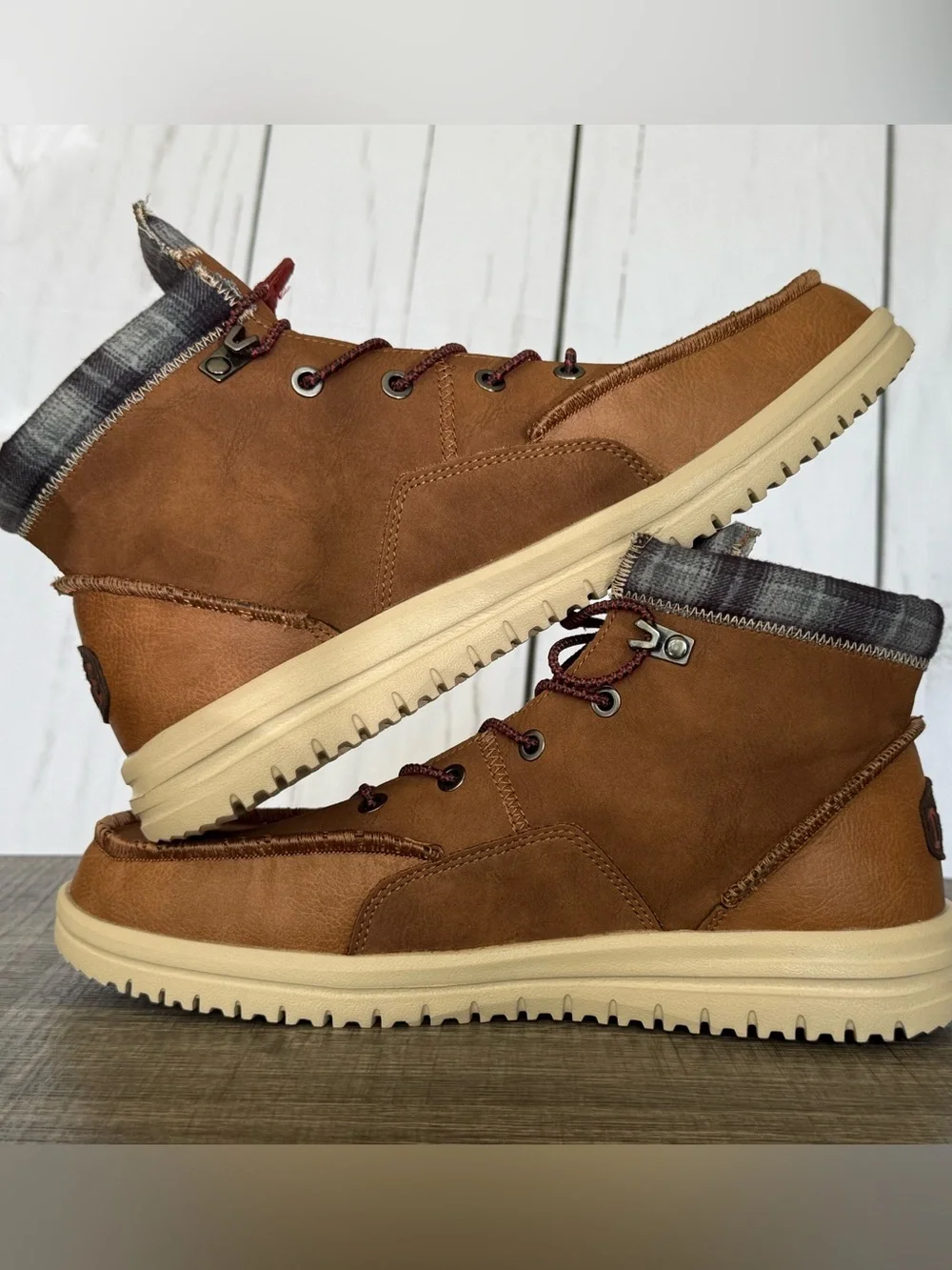 Hey Dude Bradley Classic Men’s 10 Cognac Brown Leather Water Resistant Boot NIB
